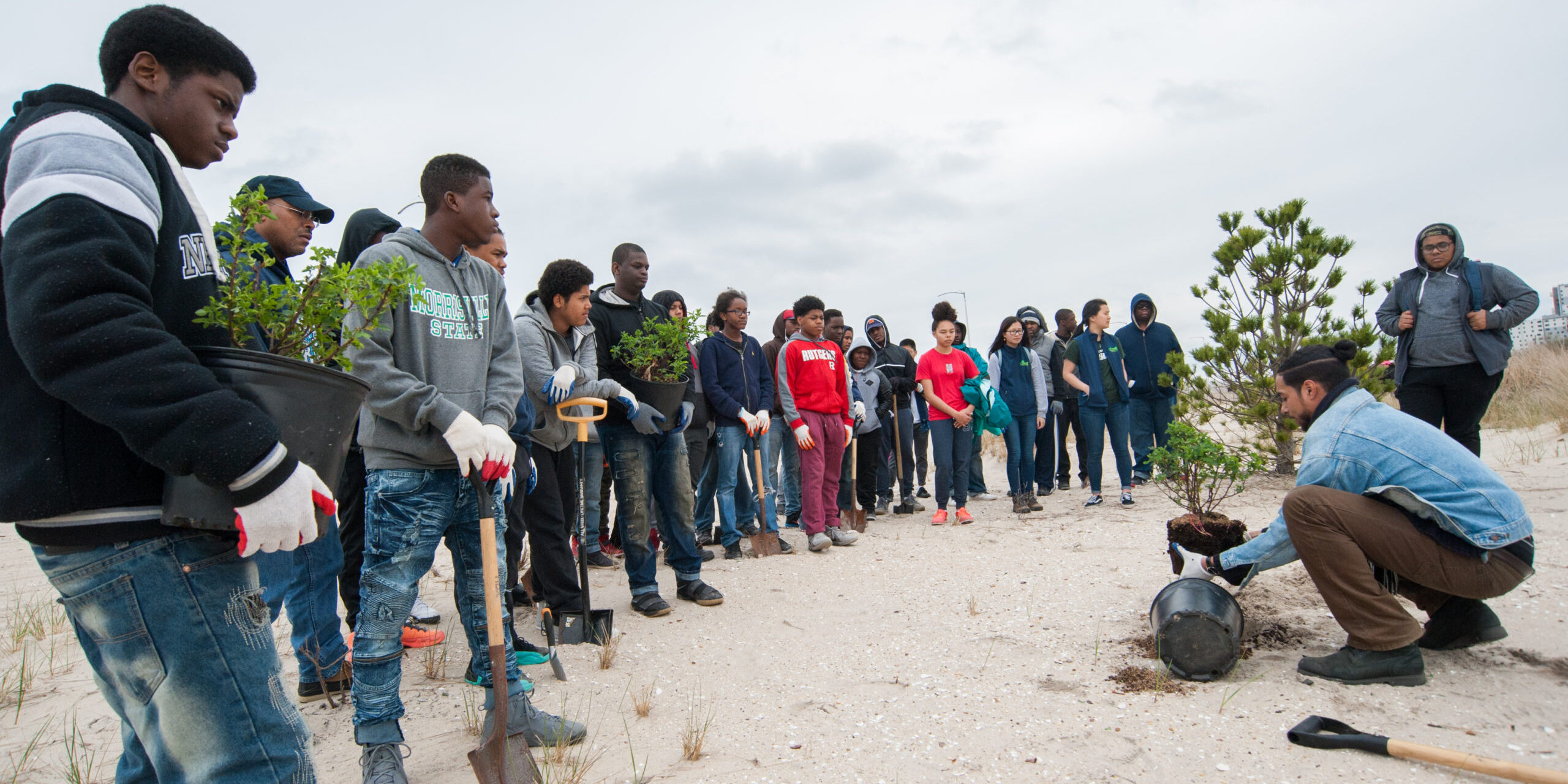 5-year Sandy Anniversary: Dune Planting &amp; Coastal Cleanup
by The LEAF Ambassadors and Rockaway Waterfront Alliance
Held at Rockaway Beach 
Queens, NY - 2016.04.22 
Credit - Nicholas Papananias